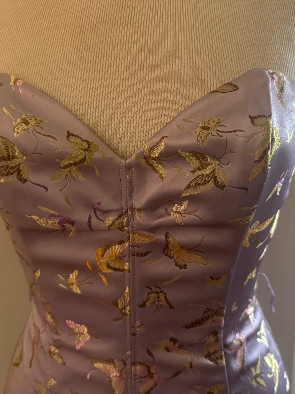 Betsey Johnson Lilac Midi Dress with Gold Bird Brocade - Picture 5 of 9
